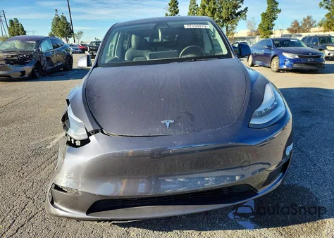 2021 Tesla Model Y z USA, uszkodzony, nr VIN 5YJYGDED9MF107766